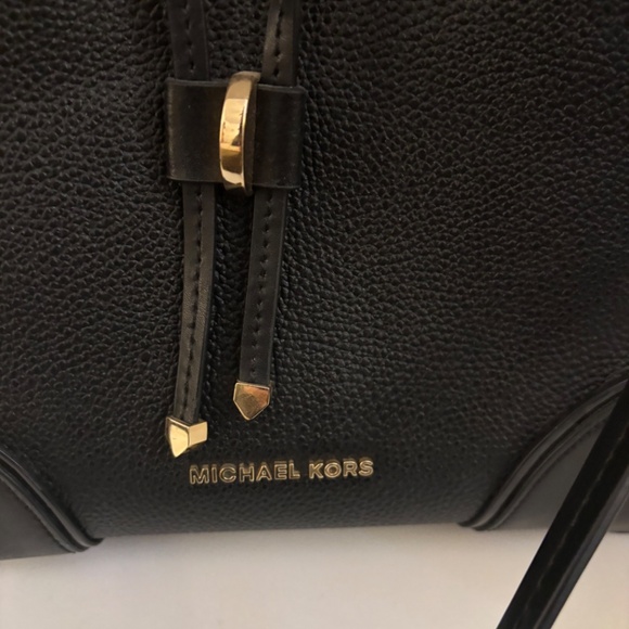 Micheal kors bucket bag/ cross body - Picture 2 of 6